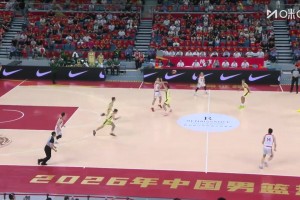 就是自信李弘权开局10秒接球！扬手命中空位三分！